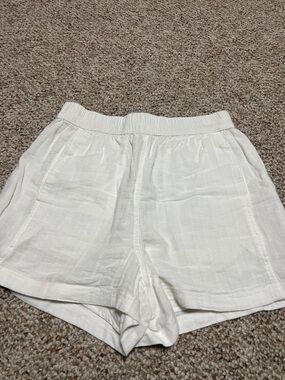 American Eagle short